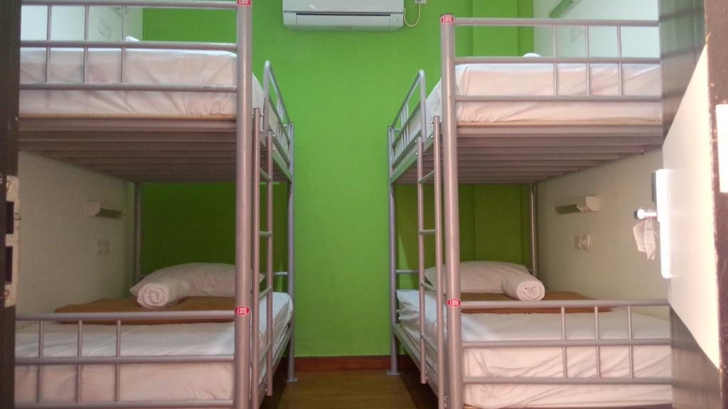 Cx Hostel Kuta Raya Room photo